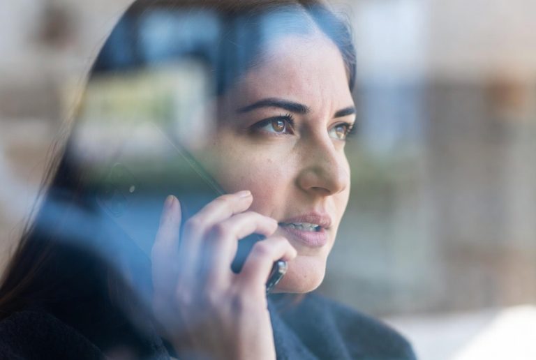 Free Cell Phone Programs for Low-Income Families